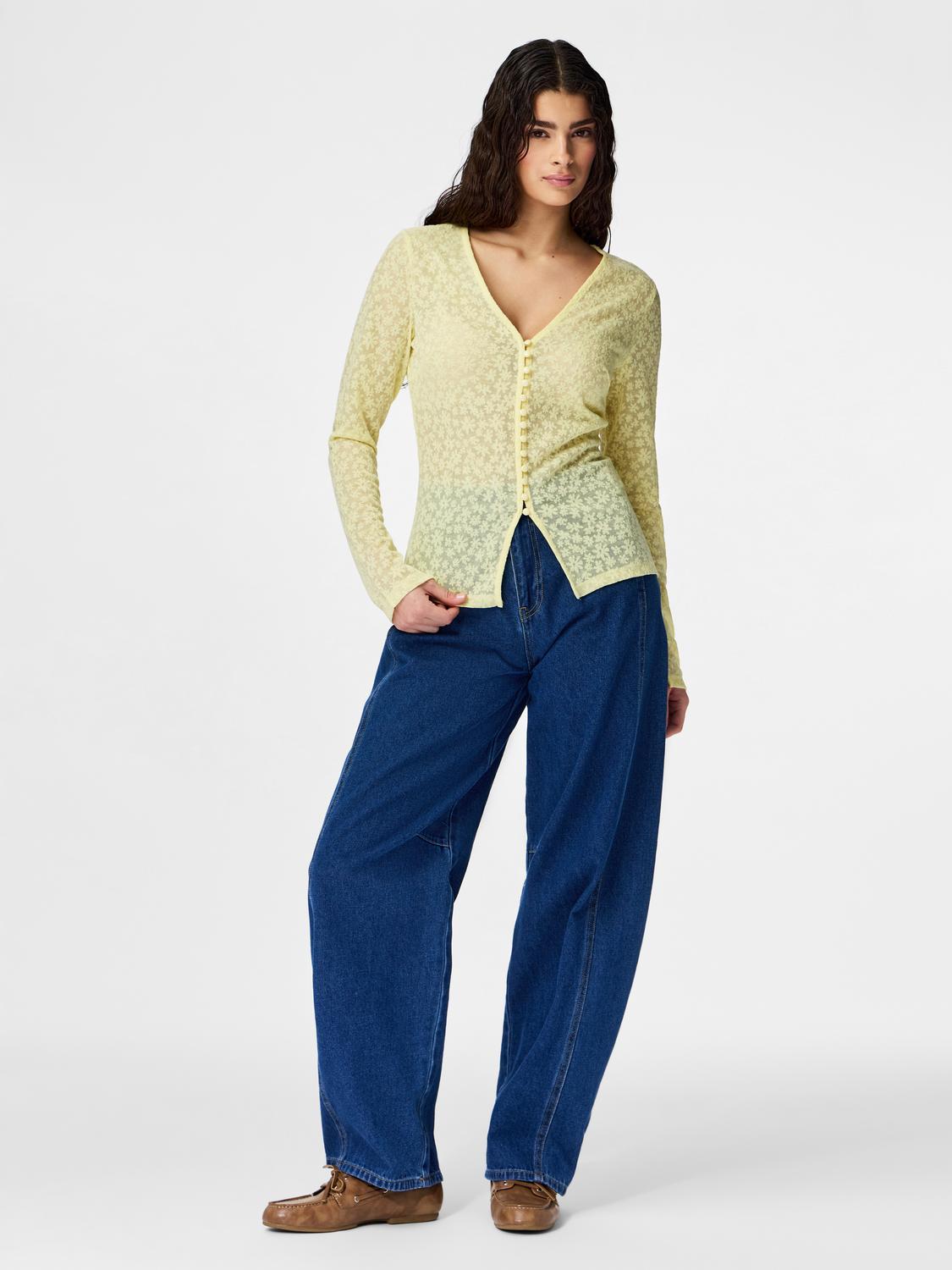 model_shot-front_full